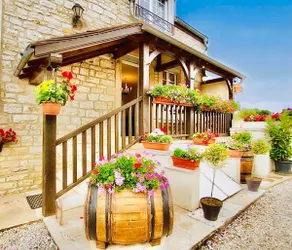 Cozy Cottage for 1 to 6 People, Wine Road - Image 2