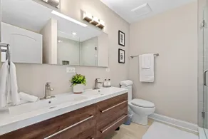 Gorgeous 5 BDR/ 4BA in Logan Square w/Parking! - Image 3
