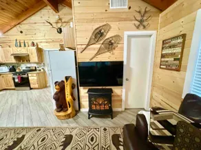Residential Serrano Pines Cabin in Big Bear! - Image 3