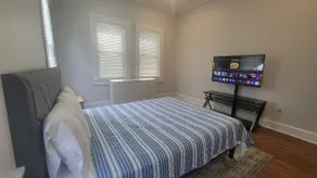 QUIET 2BR house near downtown - Image 5