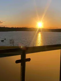 King bed and lake views, 2 bedroom apartment - Image 5