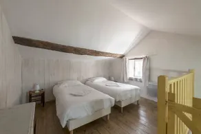 1-bedroom house – 2 single beds and 1 double bed - Image 2