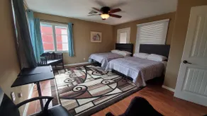 Roomy 1BD Apartment Near University Medical Center - Image 4