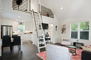Stylish Sanctuary | Tiny Luxury in a Hip Area - Image 5