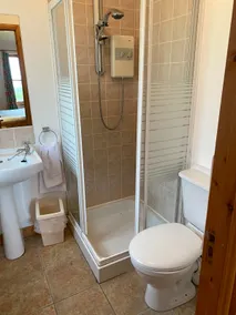 Cosy 3 bedroom cottage with sea and mountain views - Image 2