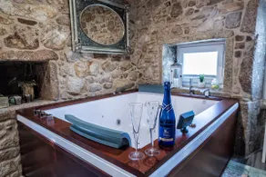 Casa da Canle - Superior Jacuzzi - Costa da Morte (Coast of Death) - Image 3