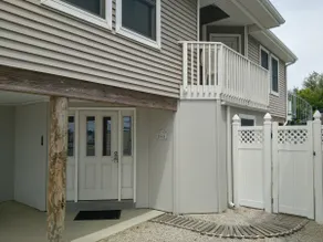 Cozy 3 Bedroom House, Walk To The Beach - Image 3