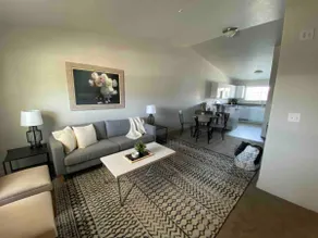 Lovely 2-bedroom condo w/ free parking on premises - Image 3