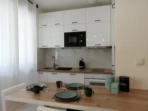 Pleasant 2-room in the hyper center with private parking - Image 5