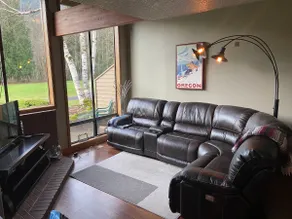 Mount Hood Retreat in Welches - Image 3
