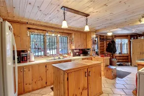 Log cabin on the shores of Lac Marielle - Image 5