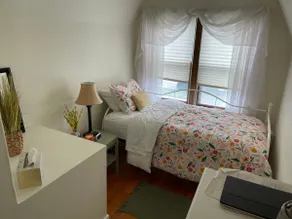 Quaint & Adorable 3 BR Home with park-like yard - Image 3
