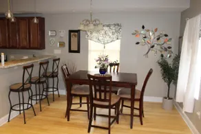 TRE' BOHN is a beautiful newly renovated property! - Image 3