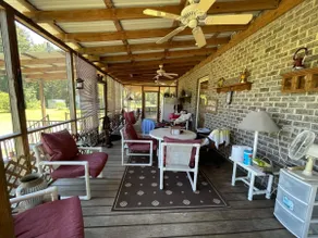 Beautiful brick home w/ large porch and 3 bedrooms - Image 4