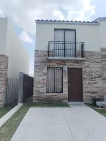 House A in a residential condominium with a pool - Image 2