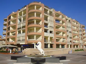 Two-room apartment by the sea and in the center + beach service - Image 3