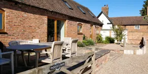 Paddock Barn, Bridgnorth: A modern converted barn - Image 3