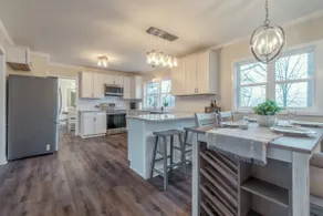 Peaceful home surrounded by nature, mins from I-75 - Image 3