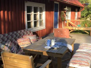 Cosy red cottage in beautiful surroundings - Image 4