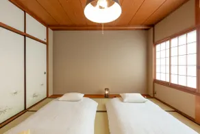 Spacious 2-bedroom house with free bicycles - Image 5