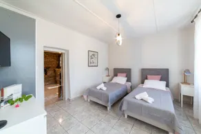STATHI'S COTTAGE - Image 5