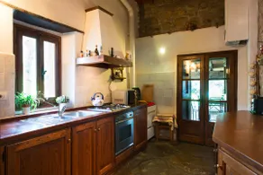 Villa independiente construida en piedra, originalmente una torre de vigilancia medieval, cerca de Florencia - Image 5