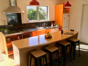 Retro styled apartment in sunny Wanaka - Image 4