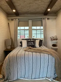4) Charming Lakefront 1BR Cottage| Hot Tub| Pool - Image 5