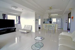 [4A] Walk to Aquarium, 3 mins to Airport bus, 68m2 - Image 2