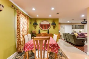 Newly Remodel 4BR/2BA & Jacuzzi 5 min airport &DT - Image 4
