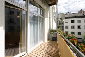 Next to 1st district & Naschmarkt w/ AC & balcony - Image 2