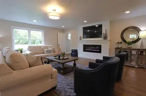 Beautiful 3 Bedroom Home near Lake and Night Life! - Image 4