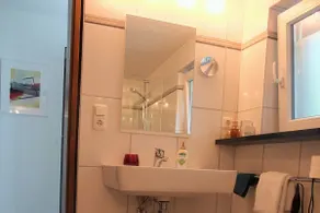 Apartment in a quiet and green location - Image 2