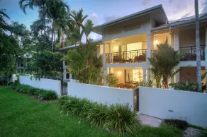 Oceanique - Absolute Beachfront Port Douglas - Image 2