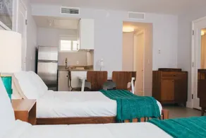 #10 · Fabulous Studio Right on the BEACH with POOL - Image 3