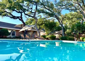 Luxury*Heated Pool*Six Flags*Sea World/River Walk - Image 3