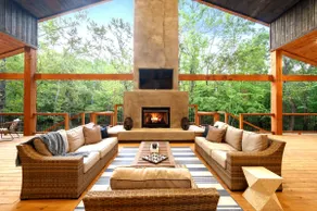 NEW On Creek! HUGE Deck- Elegant Luxury! Sleeps 15 - Image 3