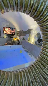 Le Bijou Secret Suite with Jacuzzi - Image 4