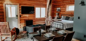 Studio apartment at Sugarloaf Log House - Image 3