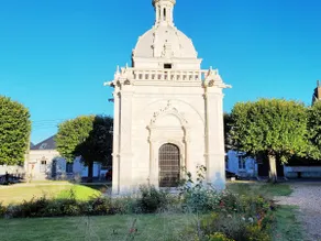 Close to Chenonceau, Amboise, Beauval and Cher by bike - Image 4