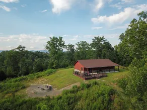 Escapada a la cima de la colina: cabaña de lujo en 3 acres cerca de Broken Bow, ¡incluye 10 kayaks! - Image 2