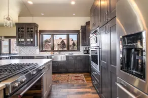 Spectacular Luxury Home 5 Star Reviews - Image 3