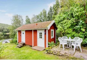 Accommodation with private lake property - Image 5