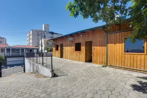 House 5 minutes from downtown Florianópolis - Image 3