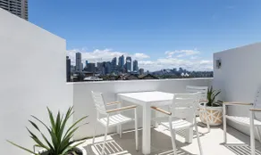 Uninterrupted Harbour Bridge & City Views + Pool - Image 5