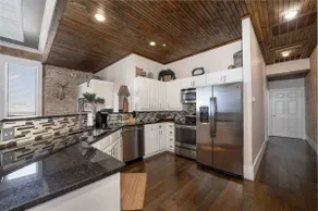 Downtown Apartment in Historic Scripture Building - Image 2