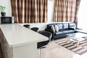 #201 2 bedroom, 5-minute walk to American Village! / Free WiFi / Free parking - Image 5