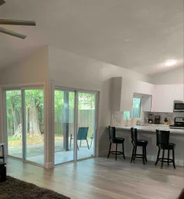 Beauty Spacious Miami Pool Lake House 4Bed/2Bath - Image 2