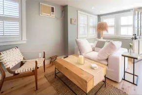 Newly renovated one-bedroom condo in Town - Image 2