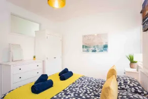 Idyllic retreat with sea views and spacious terrace overlooking Lyme Bay - Image 5